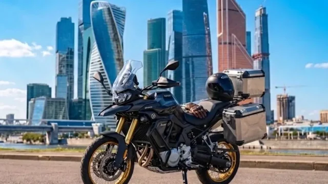 Мотоцикл с кофрами в аренду Москва